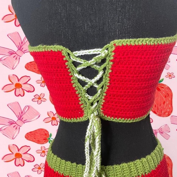crocheted strawberry mini skirt and halter top set size small - Picture 6 of 7